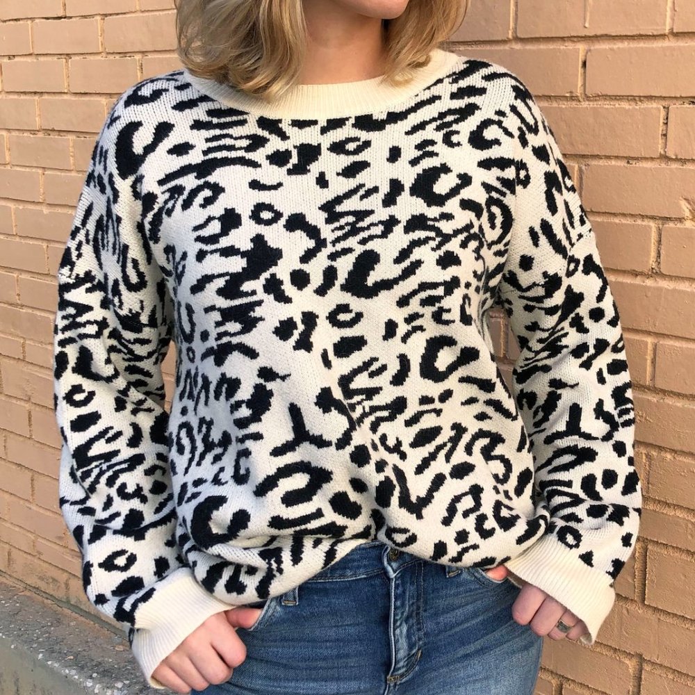 LAST ONE! Oversized Snow Leopard Sweater - Size S/M